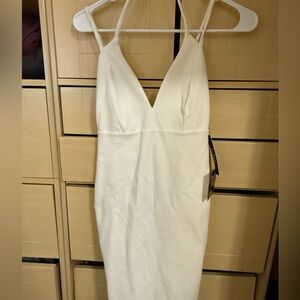 Elegant White Sleeveless Dress